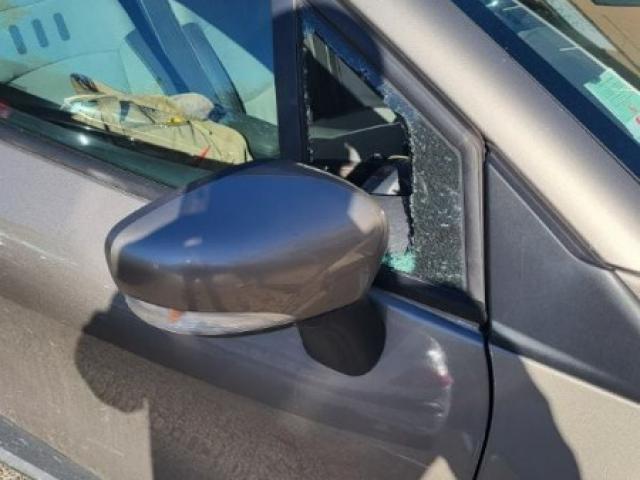 Réparation de vitre côté sur Renault CAPTUR